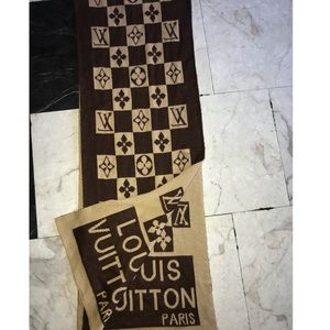 Louis Vuitton scarf